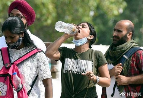 印度颁奖礼超38度高温下热死11人