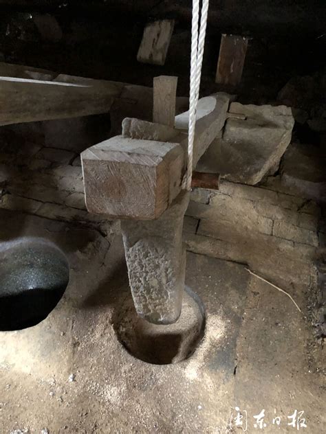古代舂米的工具叫石臼