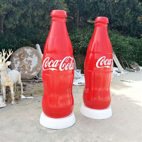可乐瓶雕塑