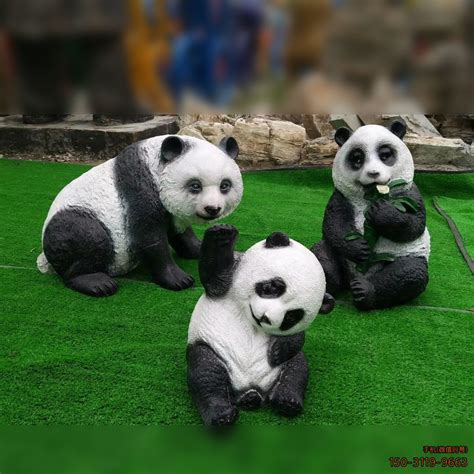 可爱的熊猫雕塑图片