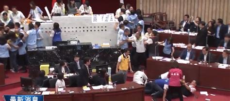 台湾当局立法委开会吵架
