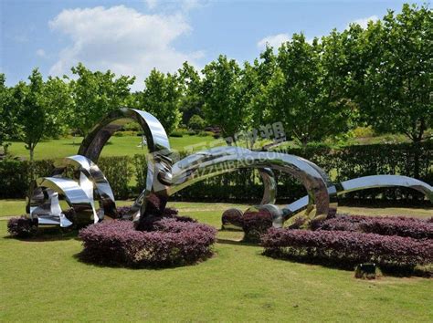 哈密地区园林玻璃钢雕塑