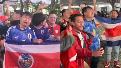 哥斯达黎加球迷围着日本庆祝