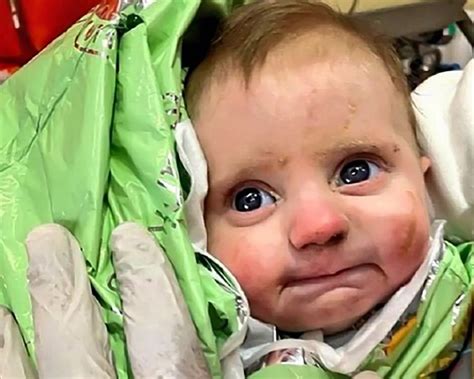 土耳其两个月大婴儿被救过程