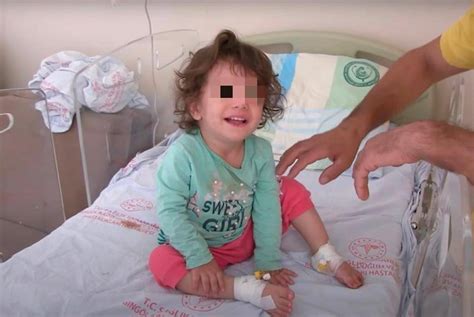 土耳其两岁女童被蛇咬事件