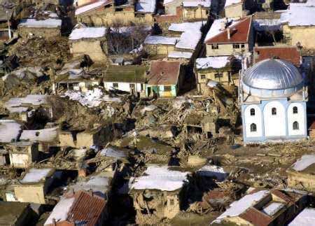 土耳其地震居民楼全部倒塌