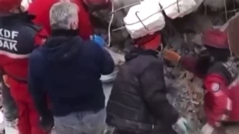 土耳其震后民房危房视频