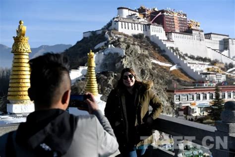 在西藏的游客面对疫情怎么办
