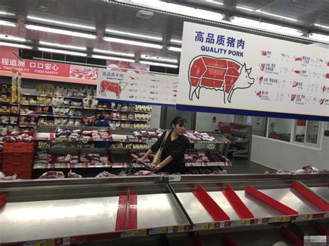 在超市买猪肉被抢购