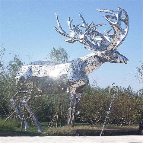 大型不锈钢房地产鹿雕塑