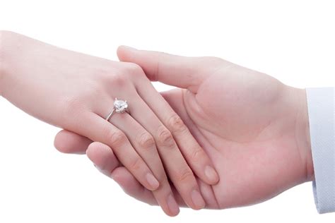 女人一生应该拥有三枚戒指