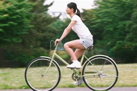 女人梦到骑自行车飞快