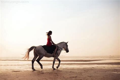女人梦见自己骑马