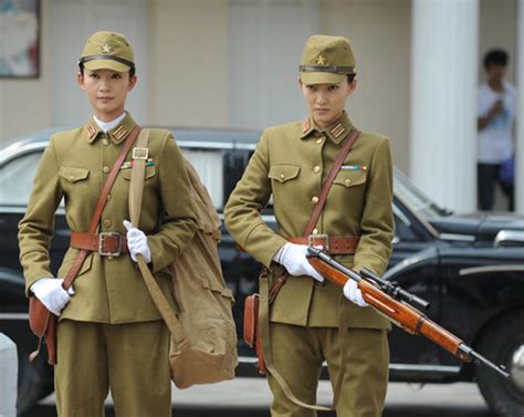 女子穿日本军装被指责