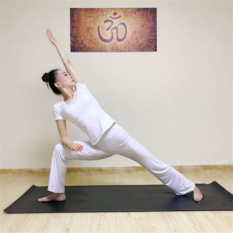 女瑜伽教练