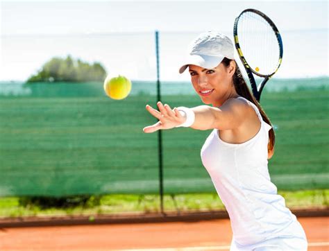女生打网球教程