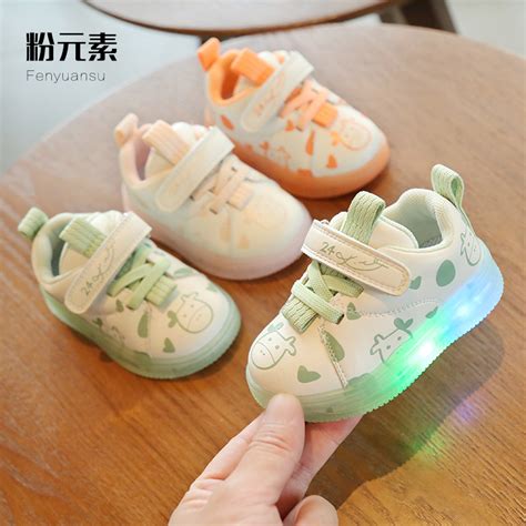 婴儿带灯鞋子图片