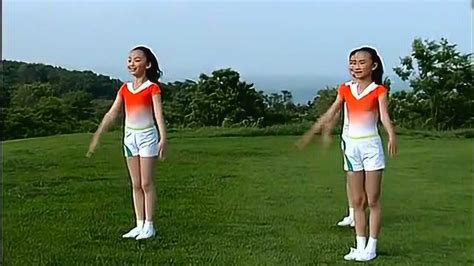 小学生七彩阳光广播体操背面示范