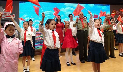 小学生唱国旗国歌