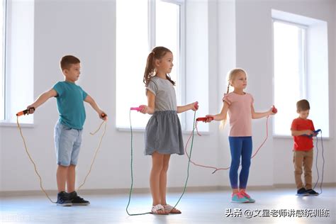 小学生4年级跳绳正确方法