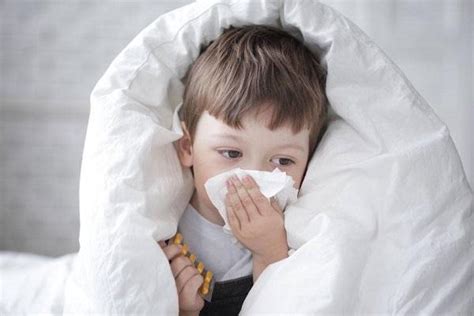 小孩咳嗽肺炎去医院看还是诊所看