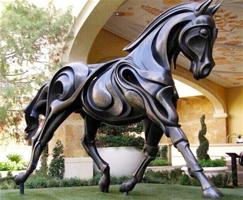 山东不锈钢抽象动物马雕塑