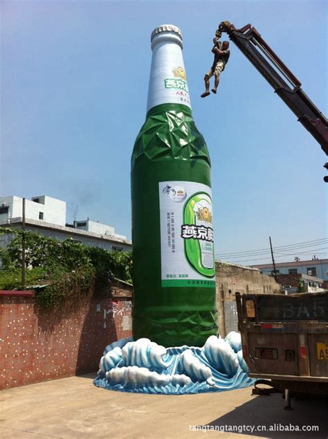 工业雕塑巨型啤酒瓶