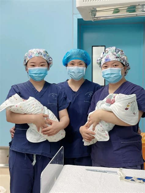 广东22岁女孩产下双胞胎悲剧了