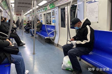 广州男子乘坐地铁不戴口罩