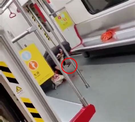 广州警方通报地铁持刀伤人案