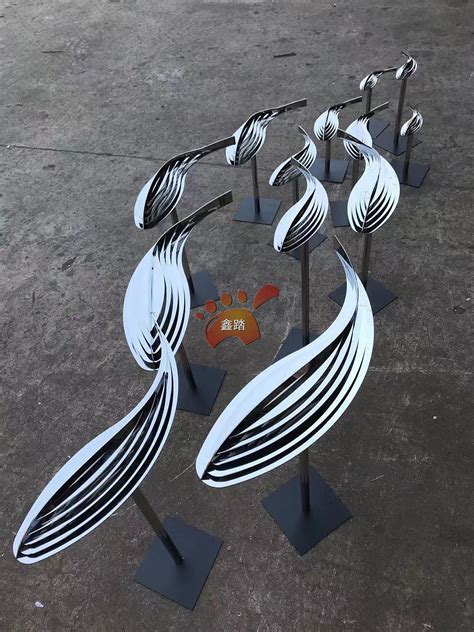 廊坊不锈钢镂空鱼雕塑