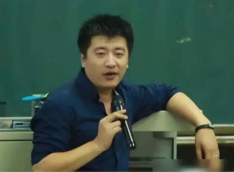 张雪峰评价人民大学