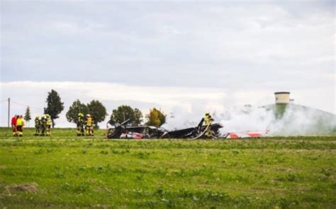 德国两名特技飞行员遇难
