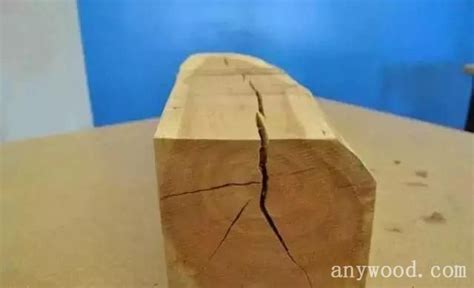 怎么防止木头雕塑开裂