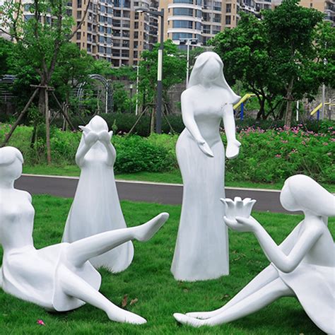 成品公园玻璃钢人物雕塑