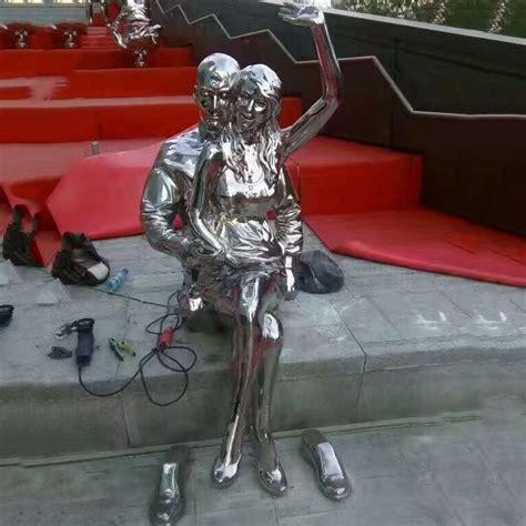 扬州大型不锈钢人物雕塑定做