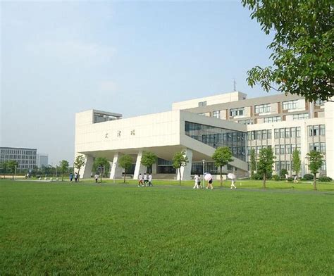 扬州大学哪个校区有外语学院