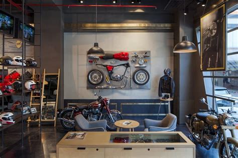 摩托车融入设计工作室里