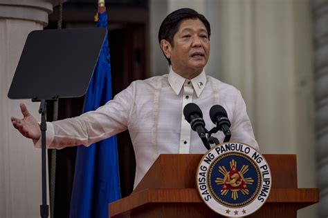 新当选的菲律宾总统马科斯简历