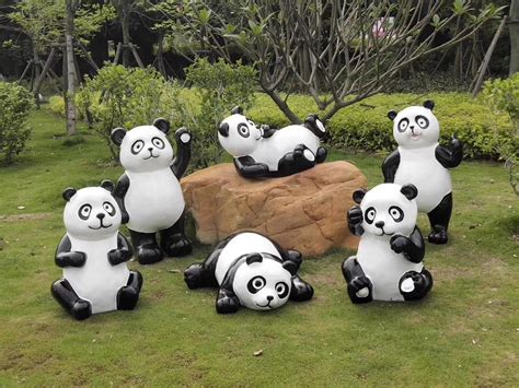 旅游区玻璃钢卡通熊猫雕塑