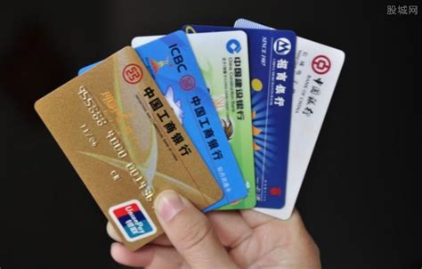 日本留学办信用卡还是借记卡