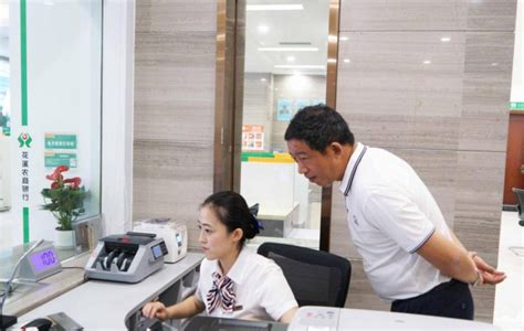 日本银行职员第一年工资待遇