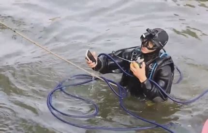 景区潜水捞手机