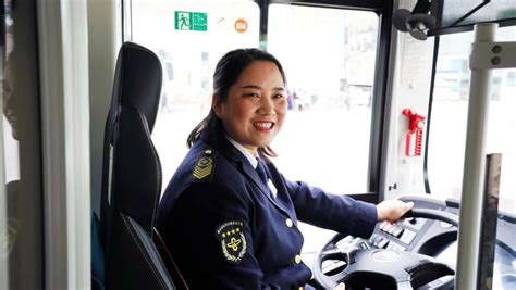 杭州最美公交车女司机