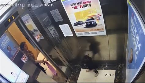 杭州电梯坠亡女童谁按的8楼