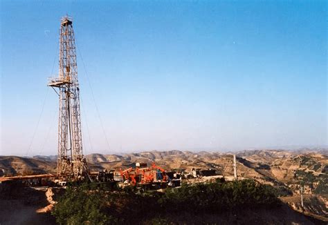 某油田2012年生产原油50吨