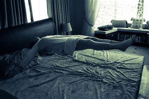 梦见鬼压床身体不能动自己很清醒