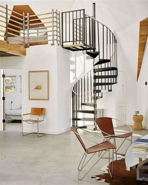楼梯在客厅怎么设计好看