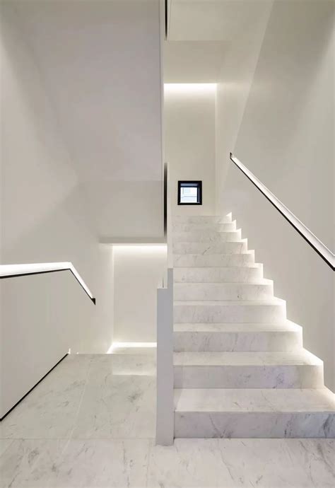 楼梯走廊暖色灯带效果图