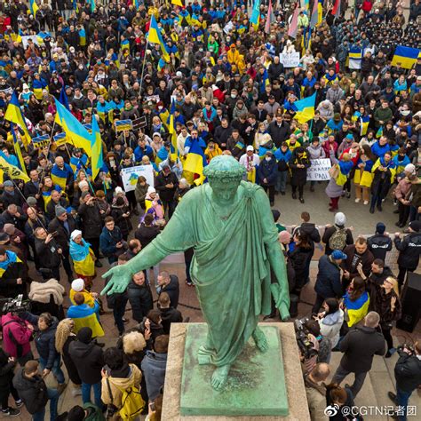 欧洲各地支援乌克兰游行